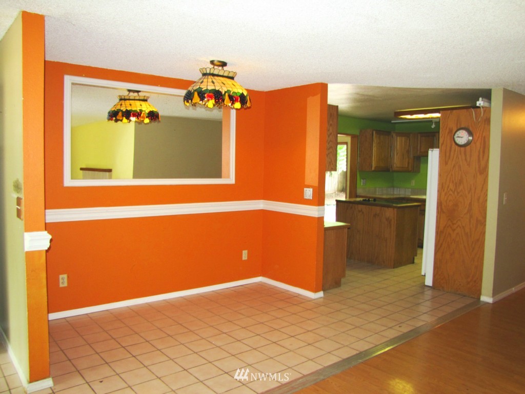 18813 Southeast May Valley Road Issaquah, WA 98027 - Photo 4 of 15