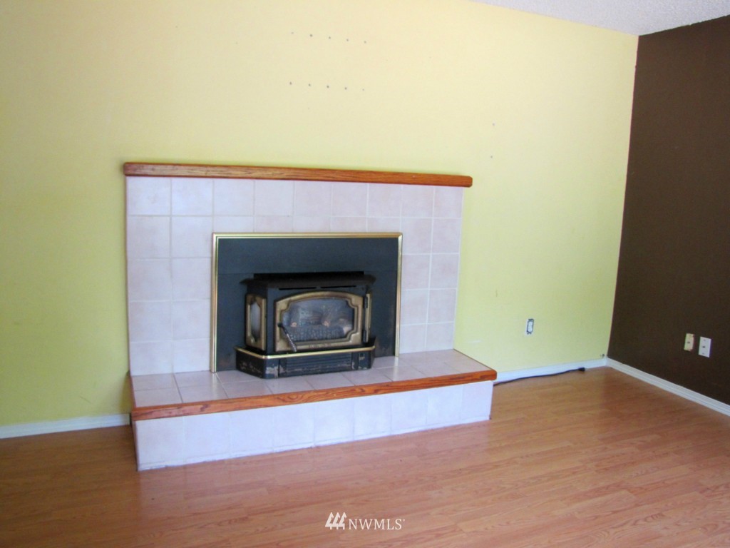 18813 Southeast May Valley Road Issaquah, WA 98027 - Photo 5 of 15