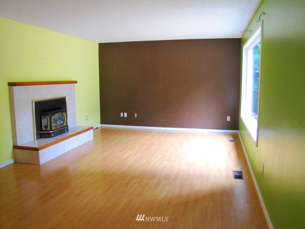 18813 Southeast May Valley Road Issaquah, WA 98027 - Photo 6 of 15
