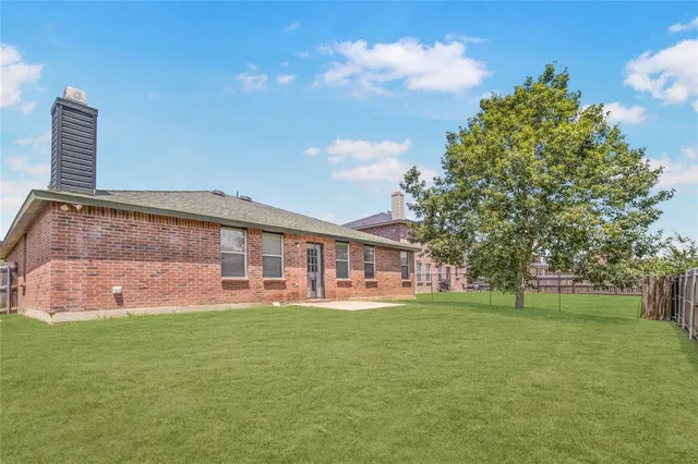 $349,999 | 925 Brooks Drive, Cedar Hill, TX 75104