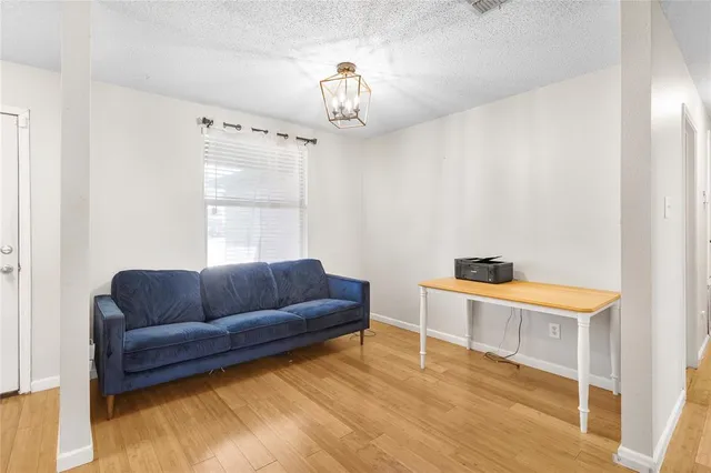 $349,999 | 925 Brooks Drive, Cedar Hill, TX 75104