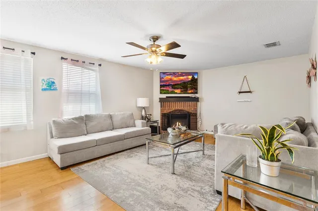 $349,999 | 925 Brooks Drive, Cedar Hill, TX 75104