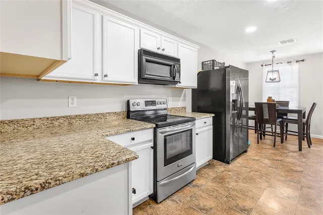 $349,999 | 925 Brooks Drive, Cedar Hill, TX 75104