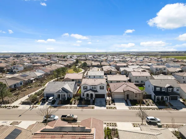 $598,000 | 588 Overstone Avenue, Madera, CA 93636