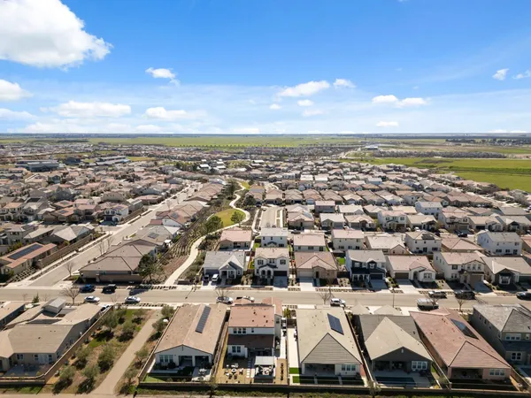 $598,000 | 588 Overstone Avenue, Madera, CA 93636