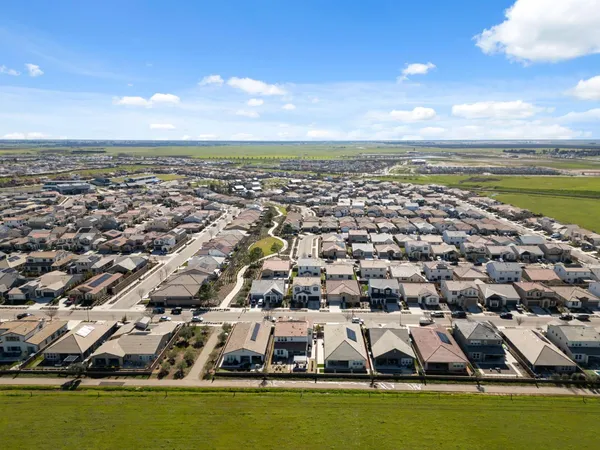 $598,000 | 588 Overstone Avenue, Madera, CA 93636