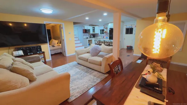 $339,000 | 54 Mountain Road, Woodbury, CT 06798