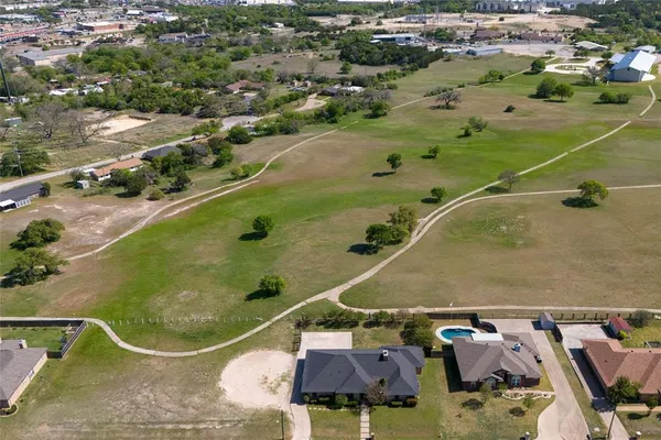 an aerial view of a tennis ground