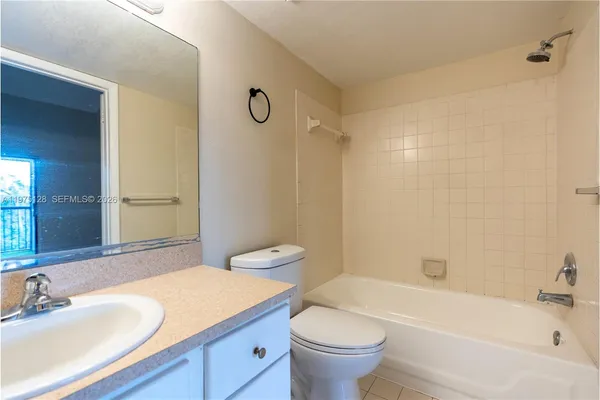 $2,100 | 2445 Southwest 18th Terrace, Unit 123, Fort Lauderdale, FL 33315
