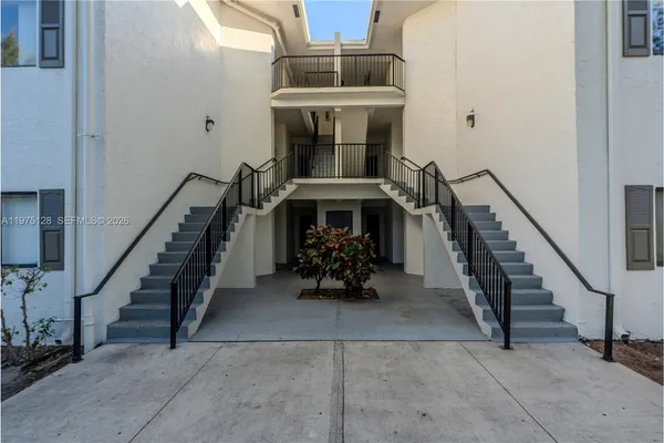 $2,100 | 2445 Southwest 18th Terrace, Unit 123, Fort Lauderdale, FL 33315