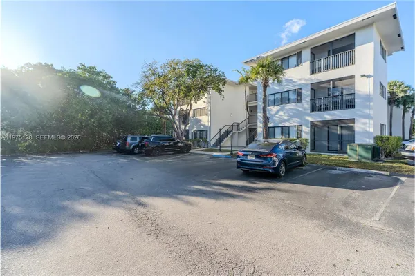 $2,100 | 2445 Southwest 18th Terrace, Unit 123, Fort Lauderdale, FL 33315