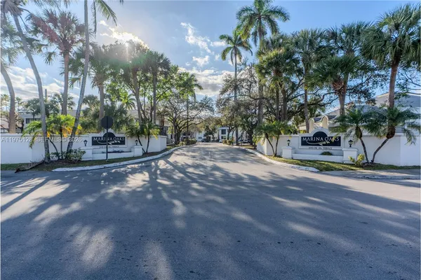 $2,100 | 2445 Southwest 18th Terrace, Unit 123, Fort Lauderdale, FL 33315