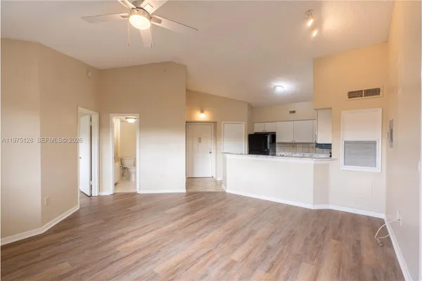 $2,100 | 2445 Southwest 18th Terrace, Unit 123, Fort Lauderdale, FL 33315