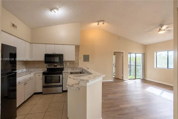 $2,100 | 2445 Southwest 18th Terrace, Unit 123, Fort Lauderdale, FL 33315