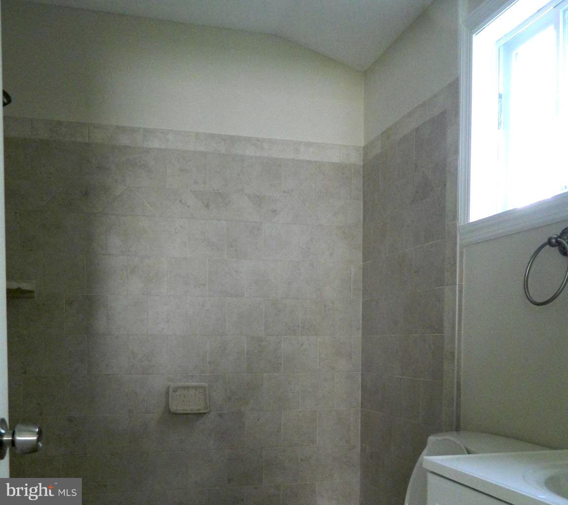 9811 Dilston Road Silver Spring, MD 20903 - Photo 9 of 22 Bath (Master)