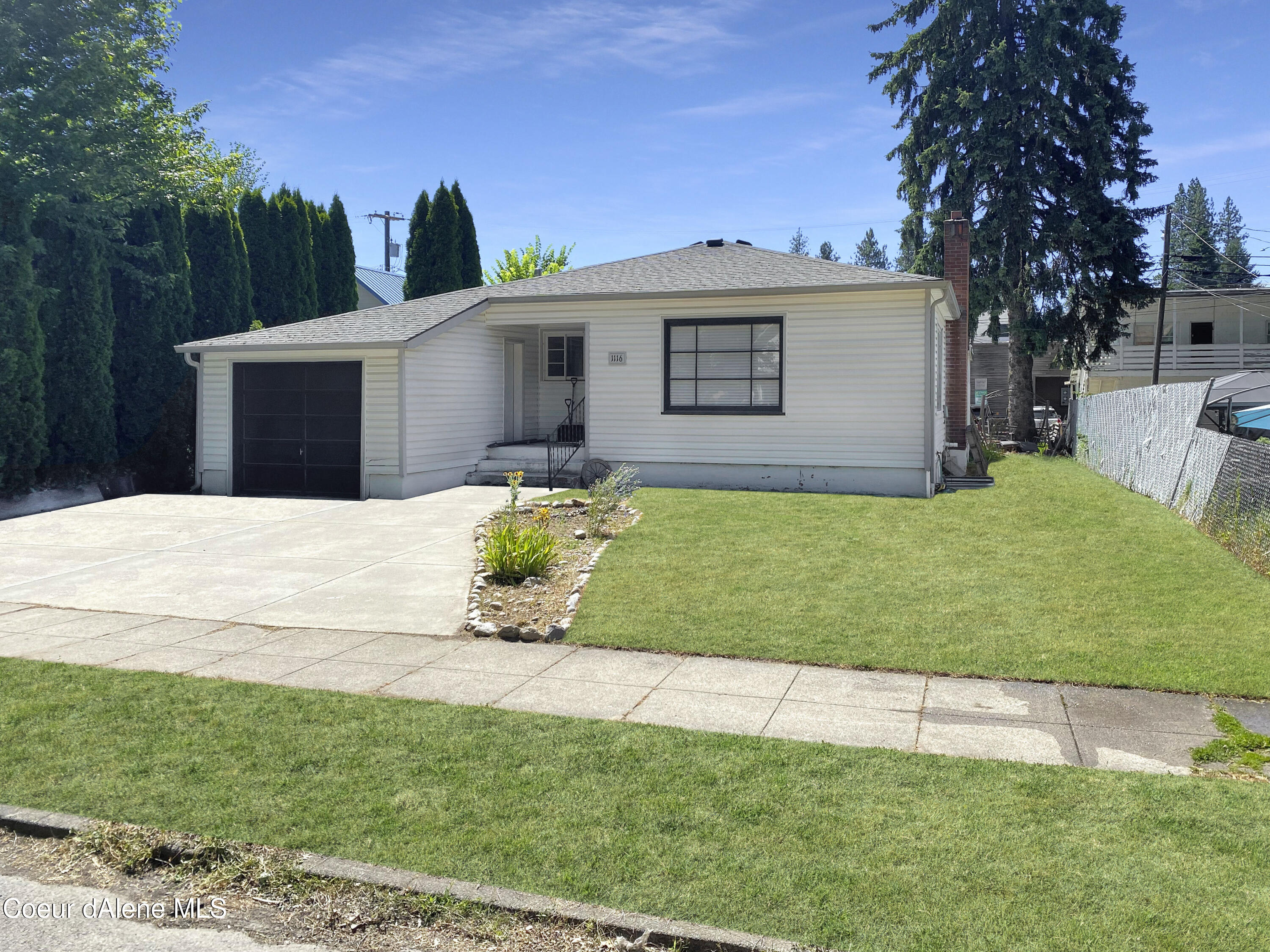 1116 East Lakeside Ave  