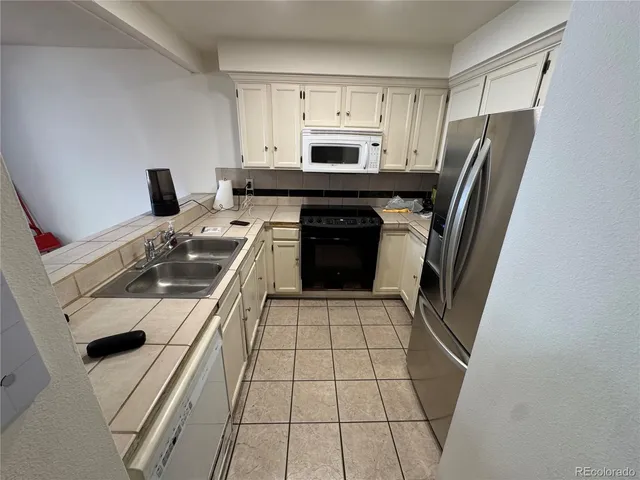 $2,300 | 14192 East Radcliff Circle, Aurora, CO 80015