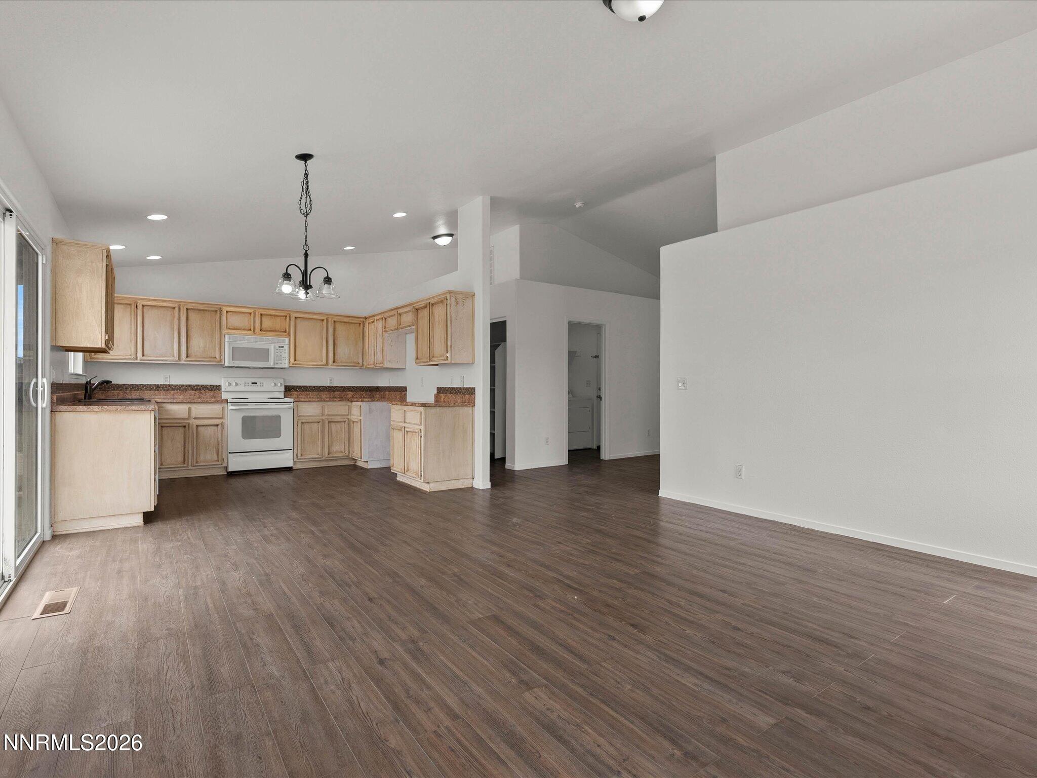 318 Emigrant Way Fernley, NV 89408 - Photo 9 of 48 09-318 Emigrant Wy-108