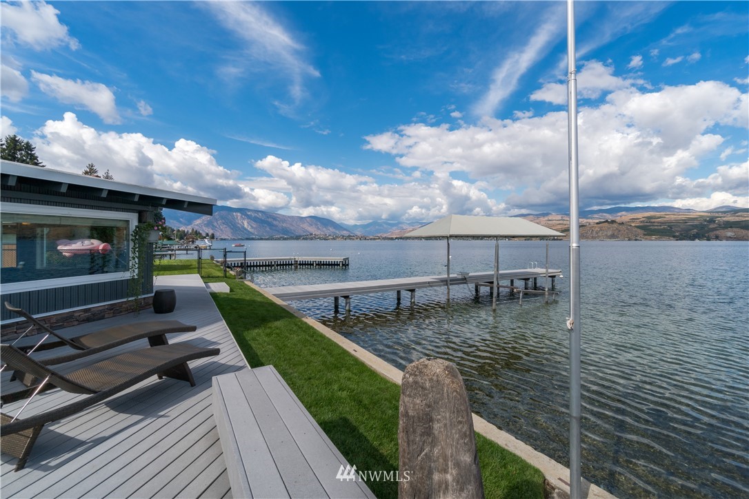 812 South Lakeshore Road Chelan, WA 98816 - Photo 1 of 25 Gallery Image 1