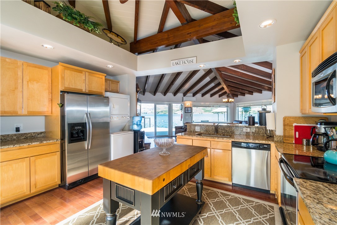 812 South Lakeshore Road Chelan, WA 98816 - Photo 16 of 25 Gallery Image 16