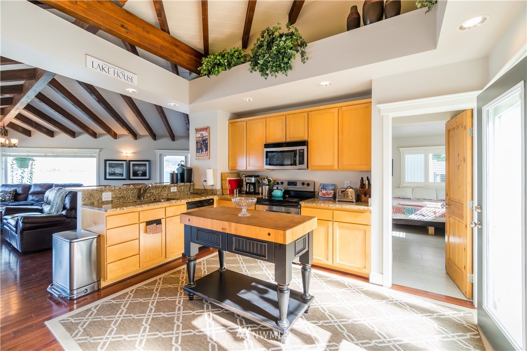 812 South Lakeshore Road Chelan, WA 98816 - Photo 17 of 25 Gallery Image 17