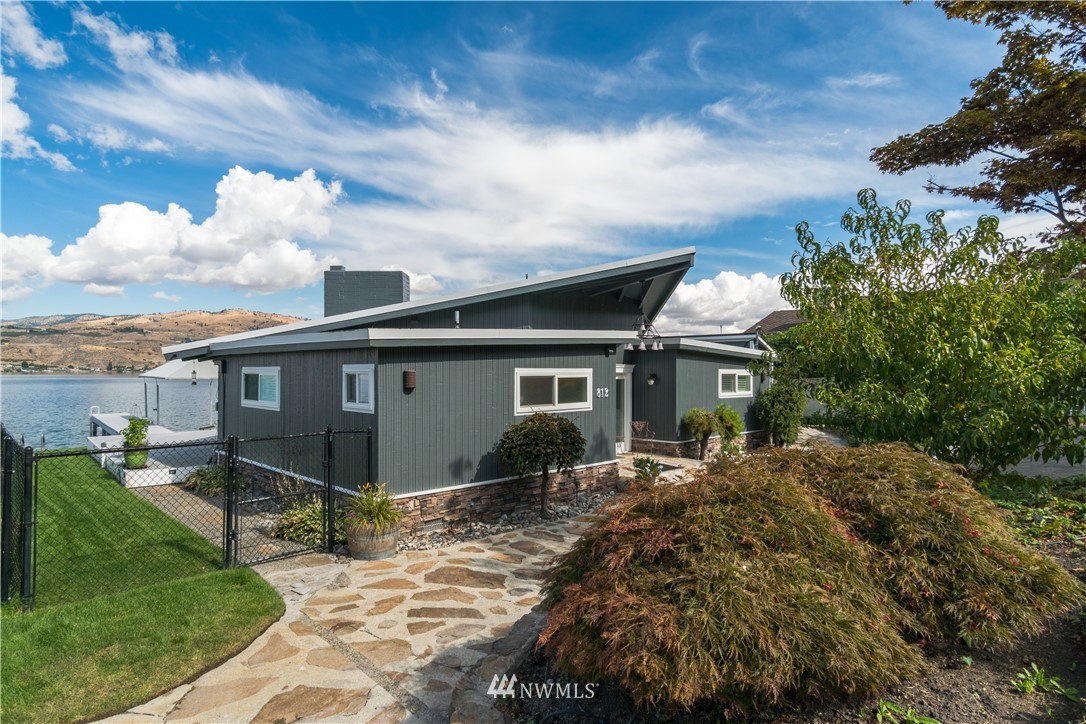 812 South Lakeshore Road Chelan, WA 98816 - Photo 10 of 25 Gallery Image 10