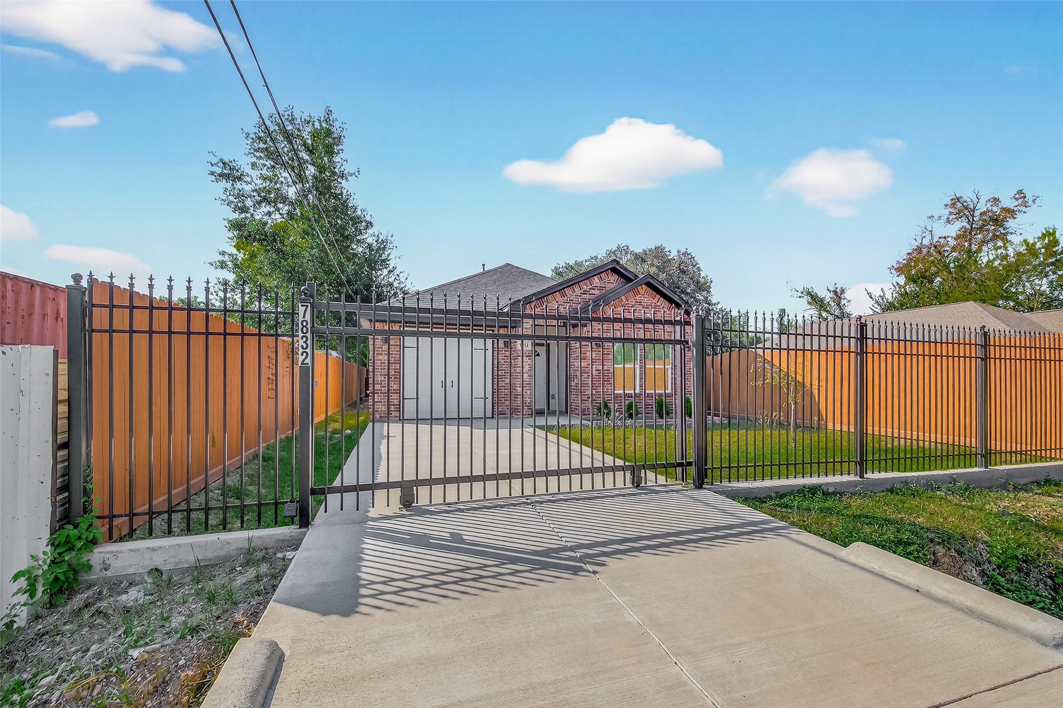 7832 Dewitt Road Houston, TX 77028 - Photo 2 of 28