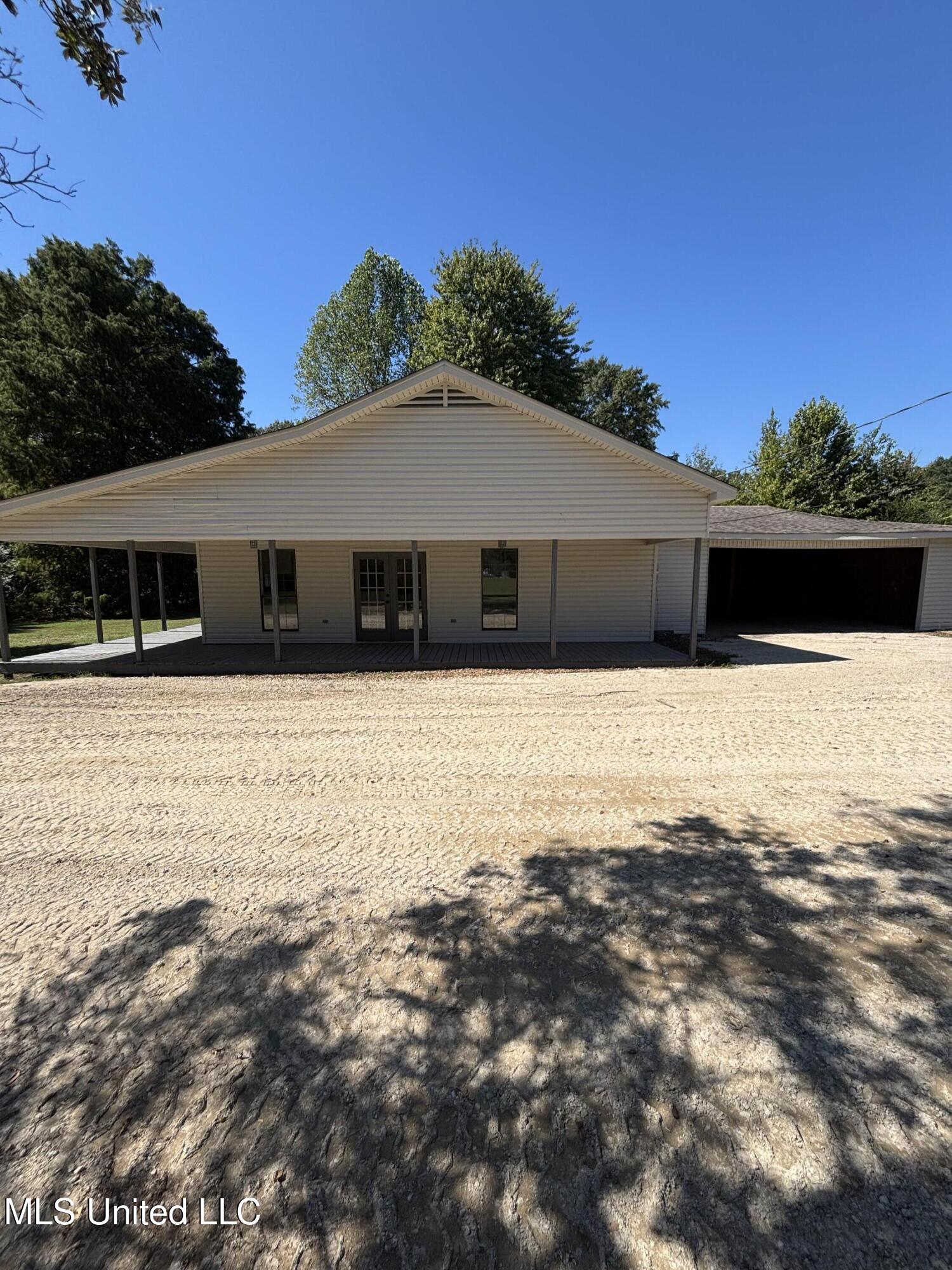 12083 Highway 4 Senatobia, MS 38668 - Photo 4 of 31 Photo Oct 02 2025, 12 30 06 PM