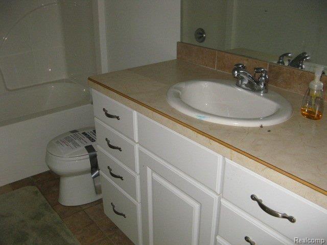 5138 North Ridge Road New Lothrop, MI 48460 - Photo 11 of 12 21 bathroom 2