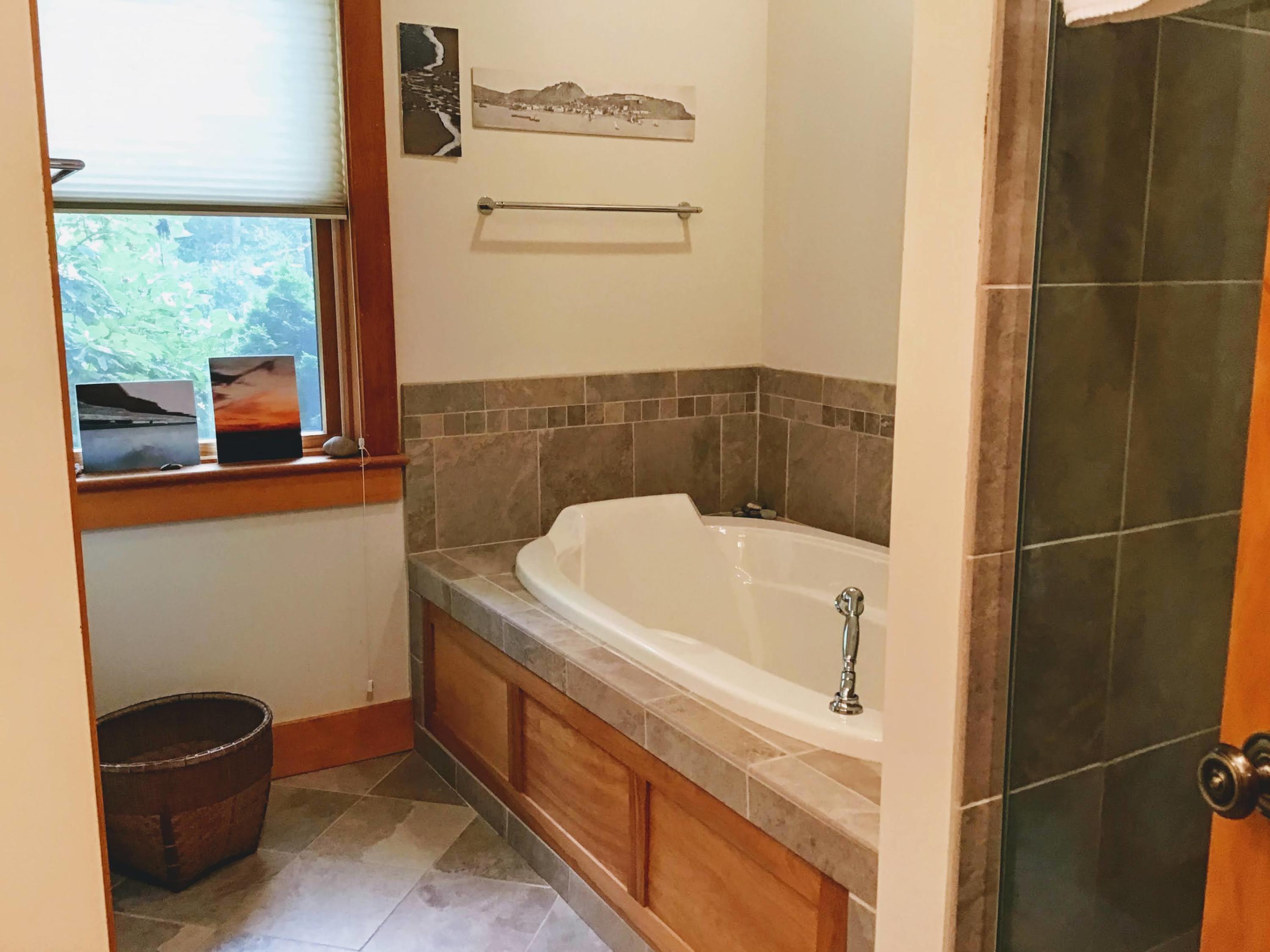 150 Tonset Road Orleans, MA 02653 - Photo 25 of 54 a bathroom with a bathtub and a window