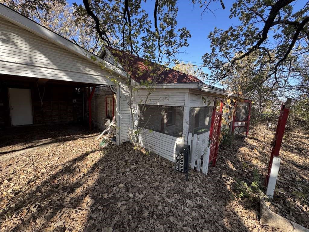 108 North Branch Street Bells, TX 75414 - Photo 3 of 8