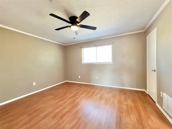 $1,825 | 303 Brigadoon Lane, Friendswood, TX 77546