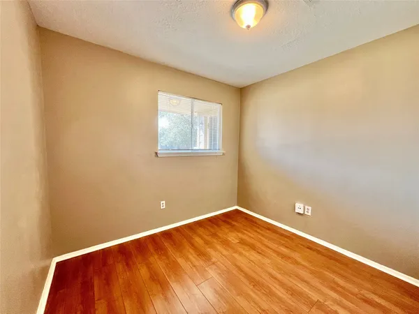 $1,825 | 303 Brigadoon Lane, Friendswood, TX 77546