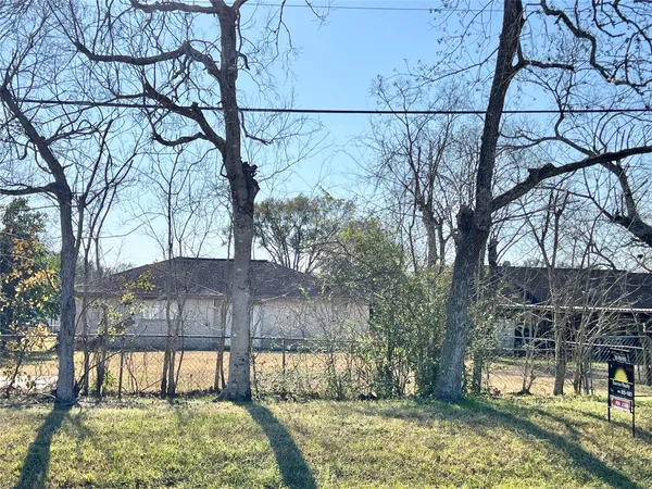 $1,825 | 303 Brigadoon Lane, Friendswood, TX 77546