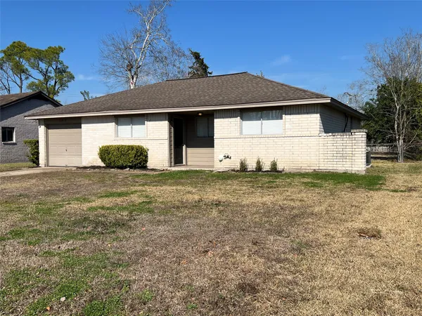 $1,825 | 303 Brigadoon Lane, Friendswood, TX 77546