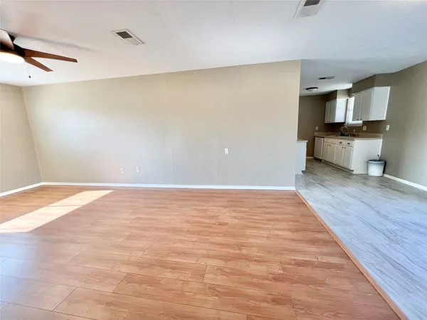 $1,825 | 303 Brigadoon Lane, Friendswood, TX 77546
