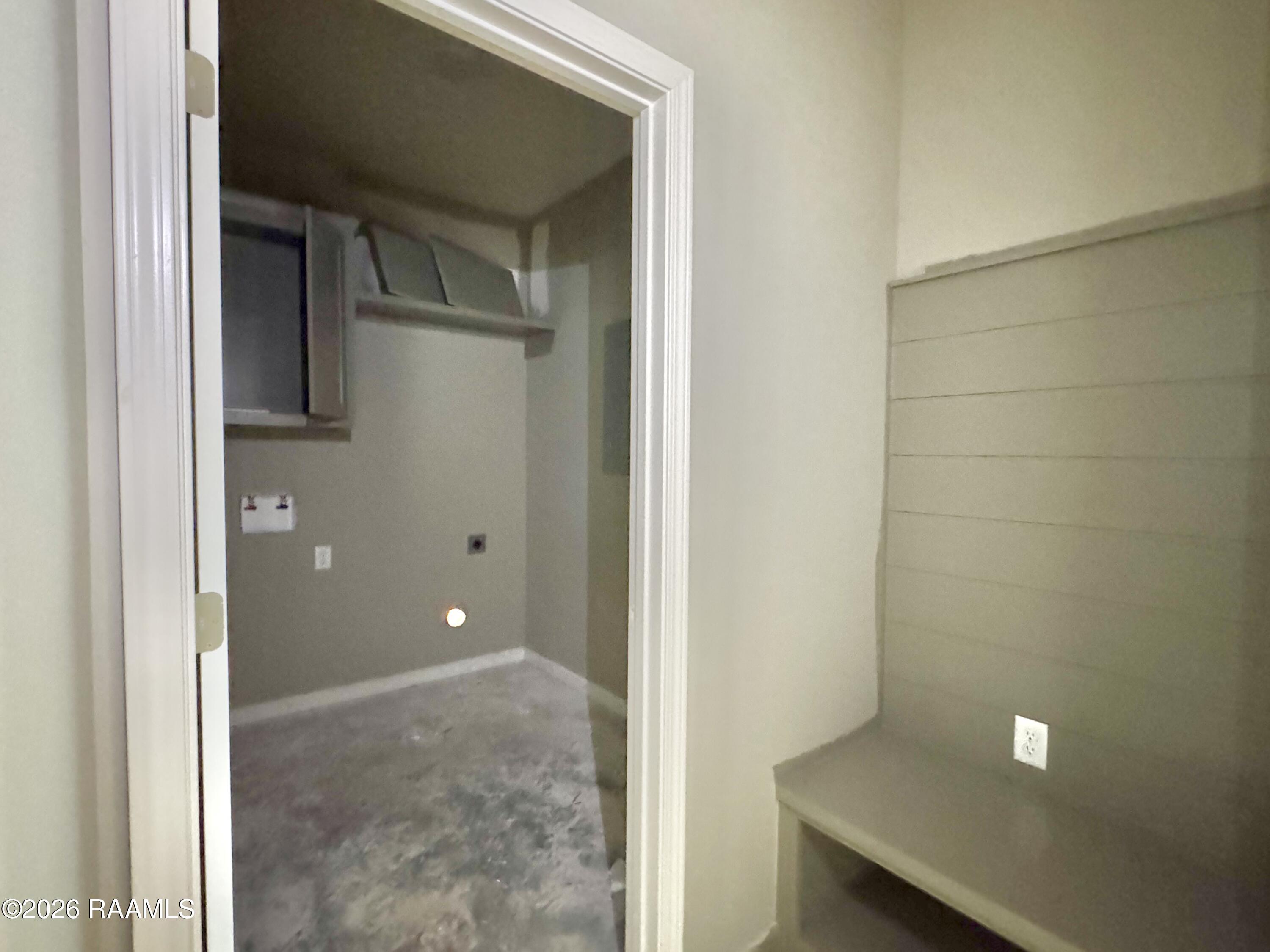 7059 Chandler Bluff Road Denham Springs, LA 70706 - Photo 4 of 12 Laundry and Mudbench