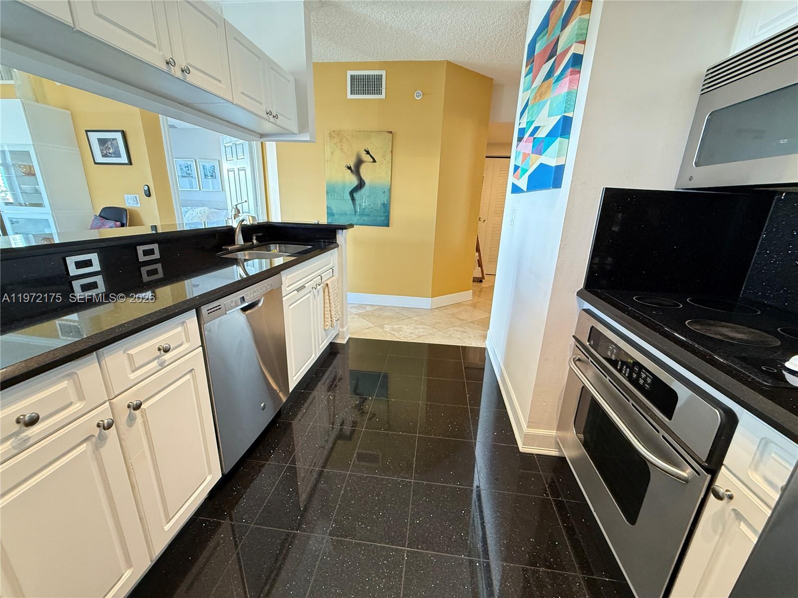 17145 North Bay Road, Unit 4613 Sunny Isles Beach, FL 33160 - Photo 11 of 32
