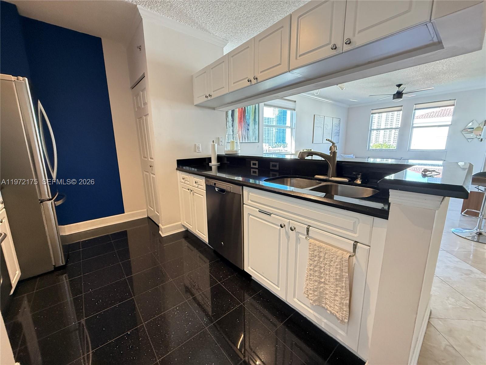 17145 North Bay Road, Unit 4613 Sunny Isles Beach, FL 33160 - Photo 10 of 32