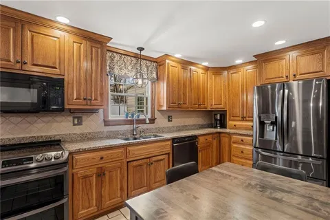 $500,000 | 4935 Field Acres Drive, Gibsonia, PA 15044