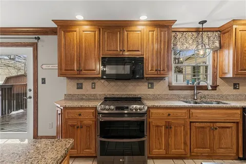 $500,000 | 4935 Field Acres Drive, Gibsonia, PA 15044