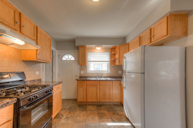 18514 Ridgewood Avenue Lansing, IL 60438 - Photo 3 of 22