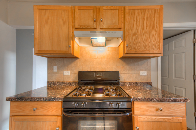 18514 Ridgewood Avenue Lansing, IL 60438 - Photo 4 of 22