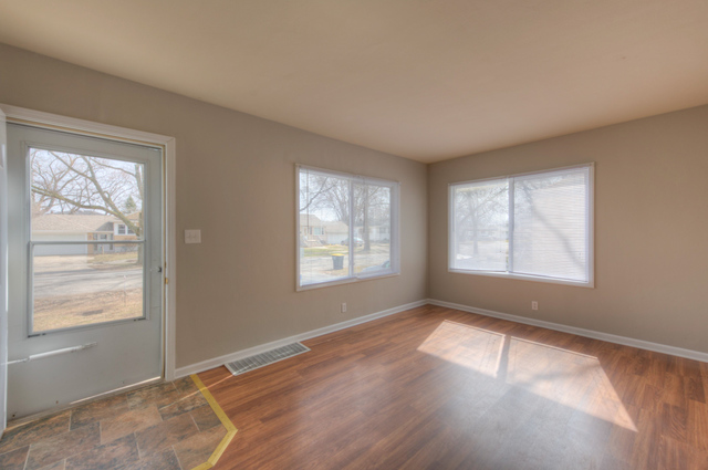 18514 Ridgewood Avenue Lansing, IL 60438 - Photo 5 of 22