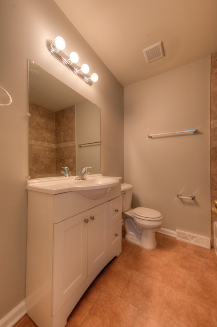 18514 Ridgewood Avenue Lansing, IL 60438 - Photo 9 of 22