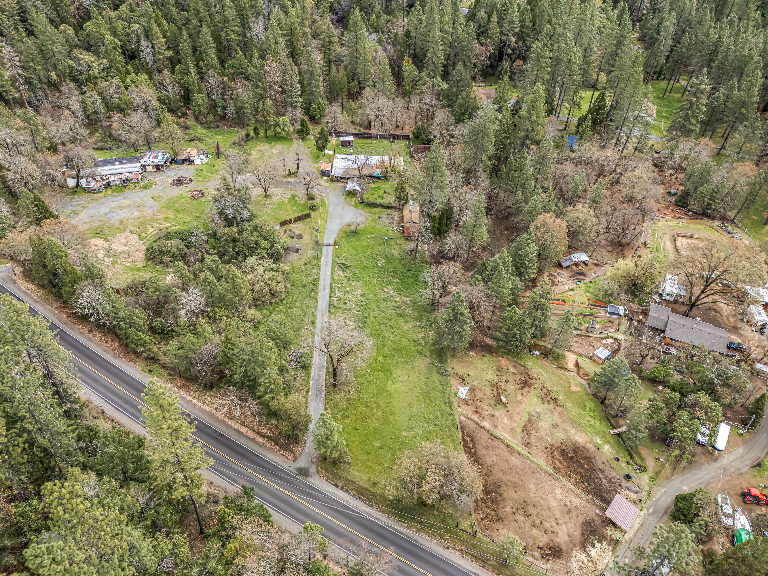 9650 West Evans Creek Road Rogue River, OR 97537 - Photo 3 of 10 a view of sky from a balcony