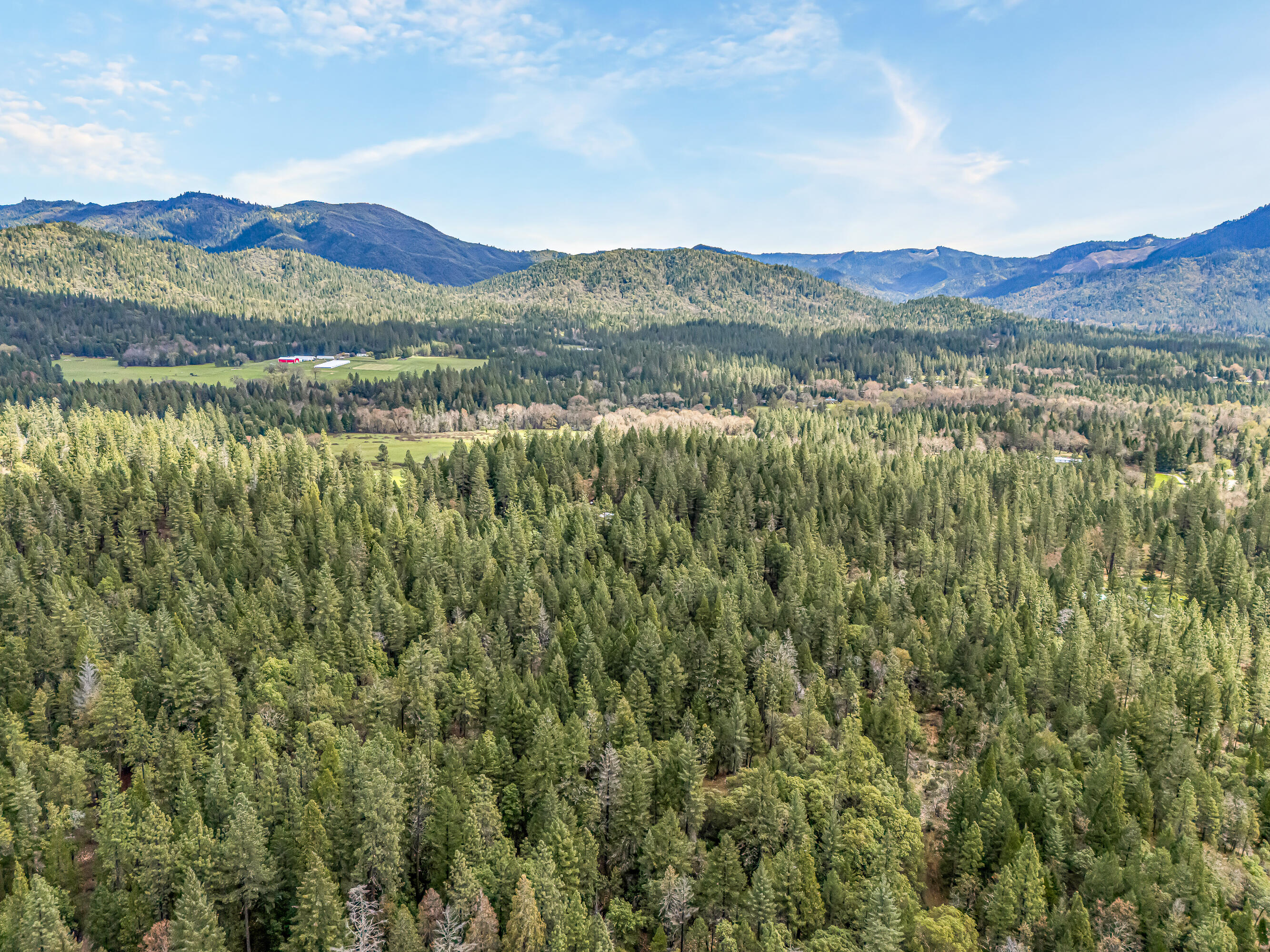 9650 West Evans Creek Road Rogue River, OR 97537 - Photo 4 of 10 a view of a town with mountains in the background