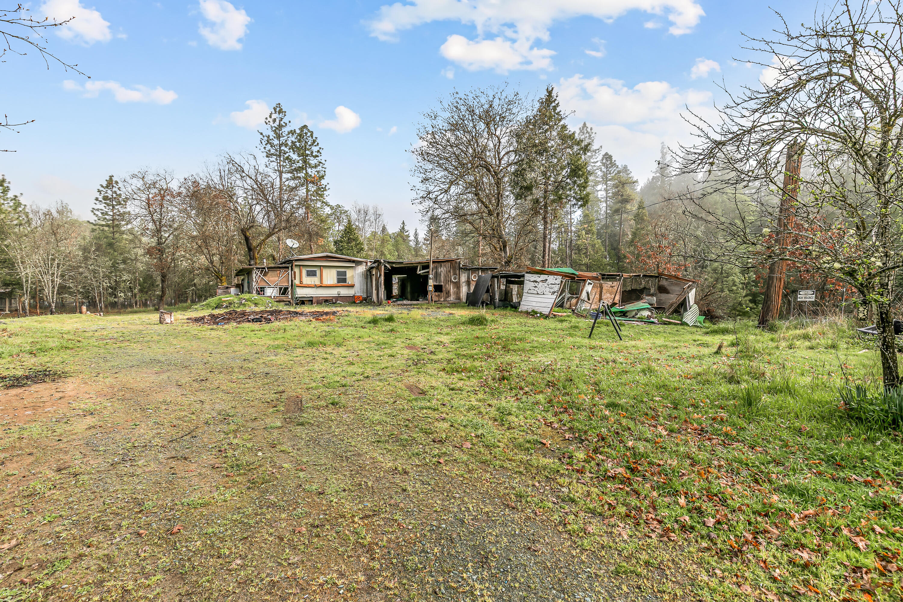 9650 West Evans Creek Road Rogue River, OR 97537 - Photo 8 of 10 a view of a house with a yard