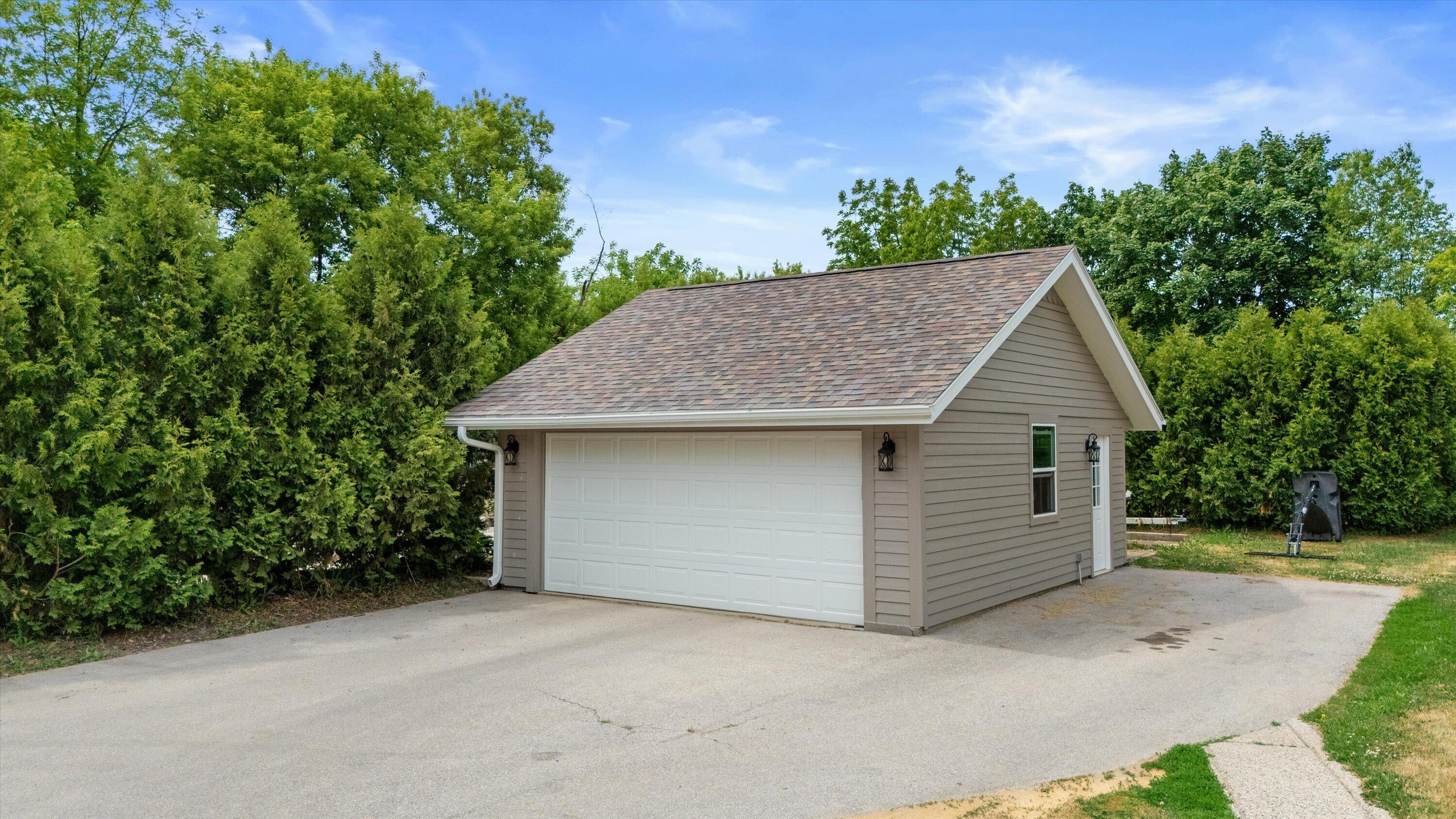 W244N4501 Swan Road Pewaukee, WI 53072 - Photo 38 of 43 Garage
