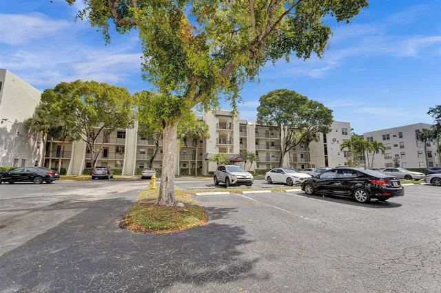 $190,000 | 9440 Poinciana Place, Unit 109, Davie, FL 33324